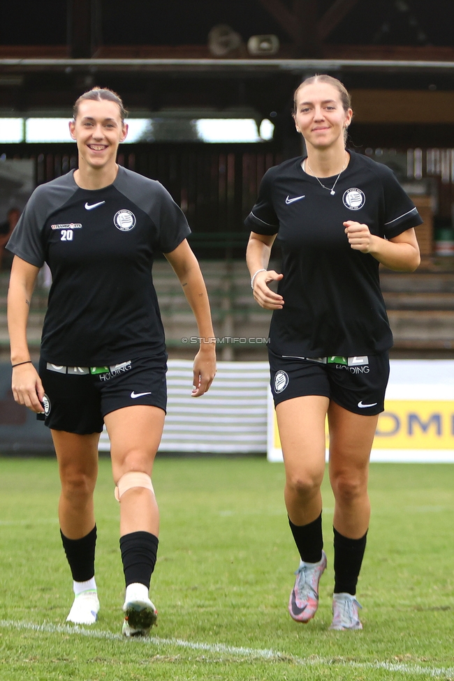 Sturm Damen - Austria Wien
OEFB Frauen Bundesliga, 3. Runde, SK Sturm Graz Damen - FK Austria Wien, Gruabn Graz, 16.09.2023. 

Foto zeigt Laura Krumboeck (Sturm Damen) und Modesta Uka (Sturm Damen)
