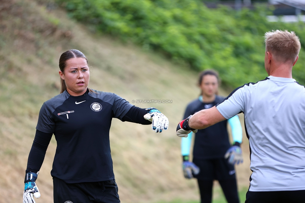 Sturm Damen - Austria Wien
OEFB Frauen Bundesliga, 3. Runde, SK Sturm Graz Damen - FK Austria Wien, Gruabn Graz, 16.09.2023. 

Foto zeigt Mariella El Sherif (Sturm Damen) und Daniel Gutschi (Torwart-Trainer Sturm Damen)
