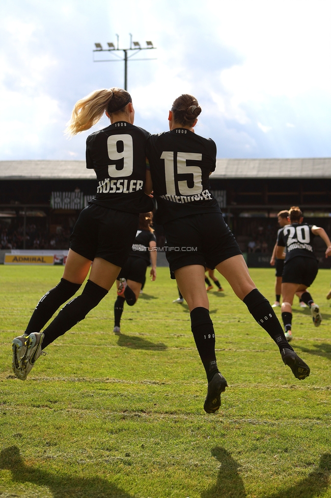 Sturm Damen - Austria Wien
OEFB Frauen Bundesliga, 3. Runde, SK Sturm Graz Damen - FK Austria Wien, Gruabn Graz, 16.09.2023. 

Foto zeigt Elena Koessler (Sturm Damen)  und Sophie Maierhofer (Sturm Damen)
