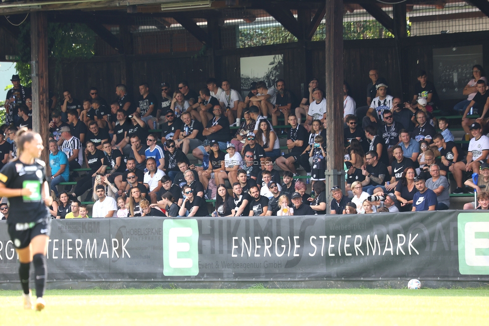 Sturm Damen - Austria Wien
OEFB Frauen Bundesliga, 3. Runde, SK Sturm Graz Damen - FK Austria Wien, Gruabn Graz, 16.09.2023. 

Foto zeigt Fans von Sturm
