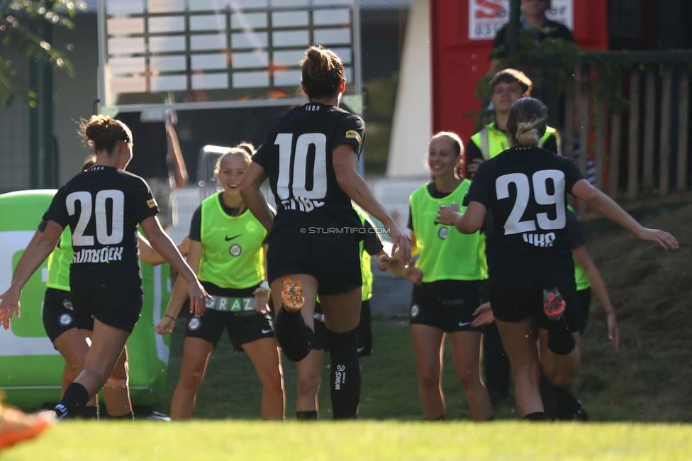 Sturm Damen - Austria Wien
OEFB Frauen Bundesliga, 3. Runde, SK Sturm Graz Damen - FK Austria Wien, Gruabn Graz, 16.09.2023. 

Foto zeigt Laura Krumboeck (Sturm Damen), Andrea Glibo (Sturm Damen) und Modesta Uka (Sturm Damen)
