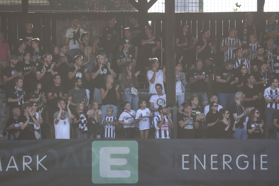 Sturm Damen - Austria Wien
OEFB Frauen Bundesliga, 3. Runde, SK Sturm Graz Damen - FK Austria Wien, Gruabn Graz, 16.09.2023. 

Foto zeigt Fans von Sturm
