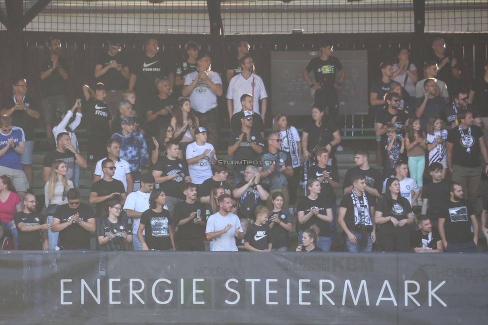 Sturm Damen - Austria Wien
OEFB Frauen Bundesliga, 3. Runde, SK Sturm Graz Damen - FK Austria Wien, Gruabn Graz, 16.09.2023. 

Foto zeigt Fans von Sturm
