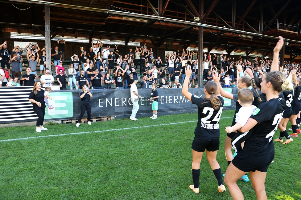 Sturm Damen - Austria Wien
OEFB Frauen Bundesliga, 3. Runde, SK Sturm Graz Damen - FK Austria Wien, Gruabn Graz, 16.09.2023. 

Foto zeigt Fans von Sturm
