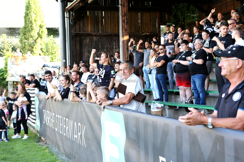 Sturm Damen - Austria Wien
OEFB Frauen Bundesliga, 3. Runde, SK Sturm Graz Damen - FK Austria Wien, Gruabn Graz, 16.09.2023. 

Foto zeigt Fans von Sturm
