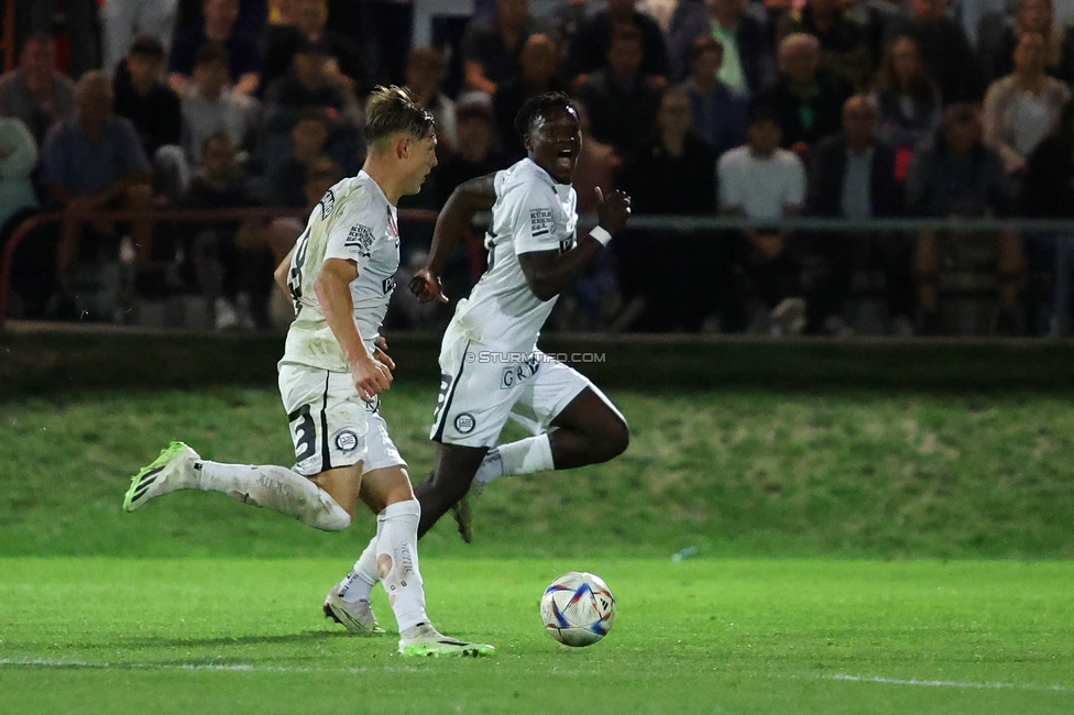 Leobendorf - Sturm Graz
OEFB Cup, 2. Runde, SV Leobendorf - SK Sturm Graz, Franz Haas Stadion Leobendorf, 27.09.2023. 

Foto zeigt Alexander Prass (Sturm) und Seedyahmed Tijan Jatta (Sturm)
