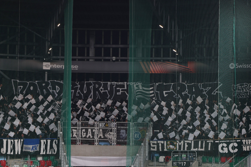 Rakow Czestochowa - Sturm Graz
UEFA Europa League Gruppenphase 2. Spieltag, Rakow Czestochowa - SK Sturm Graz, Zaglebiowski Park Sportowy Sosnowiec, 05.10.2023. 

Foto zeigt Fans von Sturm mit einer Choreographie
