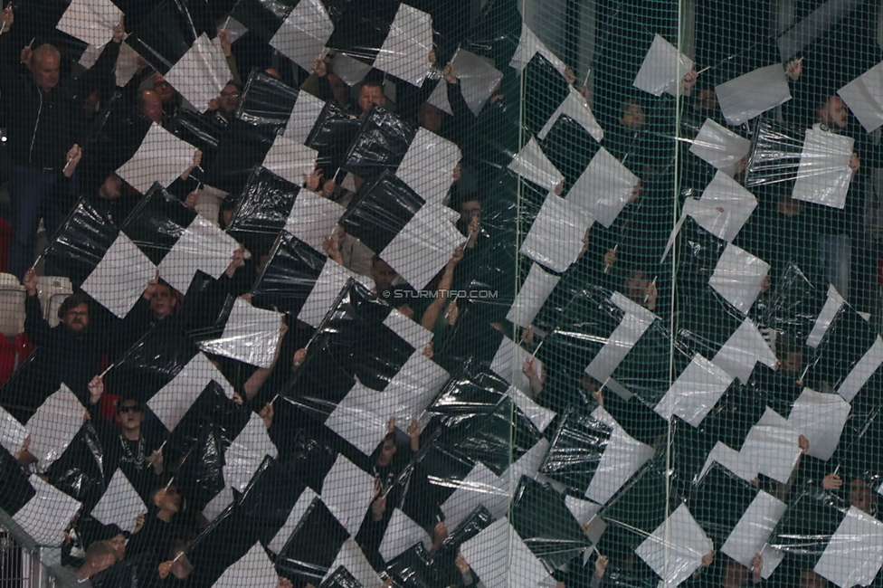 Rakow Czestochowa - Sturm Graz
UEFA Europa League Gruppenphase 2. Spieltag, Rakow Czestochowa - SK Sturm Graz, Zaglebiowski Park Sportowy Sosnowiec, 05.10.2023. 

Foto zeigt Fans von Sturm mit einer Choreographie
