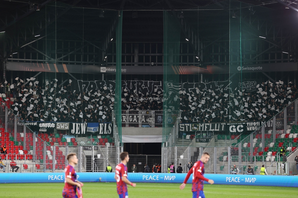 Rakow Czestochowa - Sturm Graz
UEFA Europa League Gruppenphase 2. Spieltag, Rakow Czestochowa - SK Sturm Graz, Zaglebiowski Park Sportowy Sosnowiec, 05.10.2023. 

Foto zeigt Fans von Sturm mit einer Choreographie
