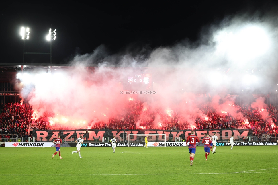 Rakow Czestochowa - Sturm Graz
UEFA Europa League Gruppenphase 2. Spieltag, Rakow Czestochowa - SK Sturm Graz, Zaglebiowski Park Sportowy Sosnowiec, 05.10.2023. 

Foto zeigt Fans von Rakow
Schlüsselwörter: pyrotechnik