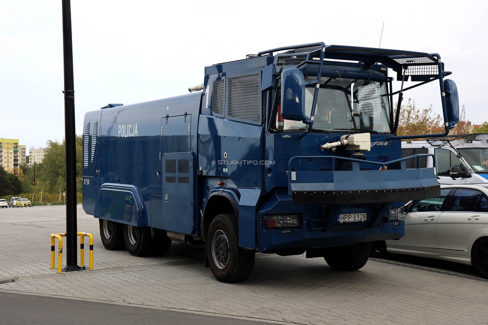 Rakow Czestochowa - Sturm Graz
UEFA Europa League Gruppenphase 2. Spieltag, Rakow Czestochowa - SK Sturm Graz, Zaglebiowski Park Sportowy Sosnowiec, 05.10.2023. 

Foto zeigt einen Wasserwerfer der Polizei
