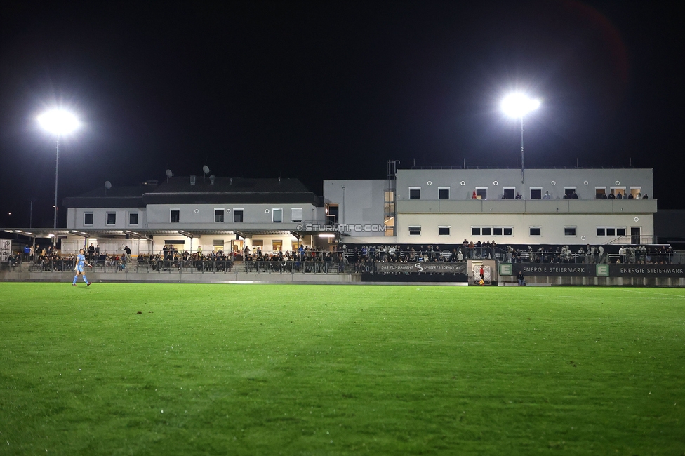 Sturm Damen - St. Poelten
OEFB Frauen Bundesliga, 5. Runde, SK Sturm Graz Damen - SKN St. Poelten, Trainingszentrum Messendorf, 06.10.2023. 

Foto zeigt Fans von Sturm
