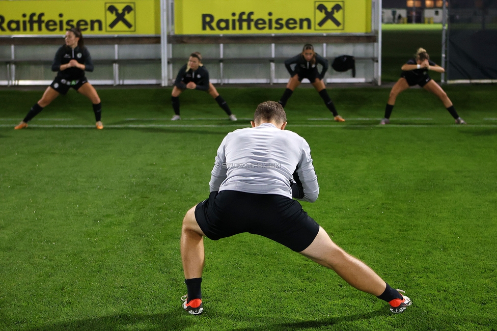 Sturm Damen - St. Poelten
OEFB Frauen Bundesliga, 5. Runde, SK Sturm Graz Damen - SKN St. Poelten, Trainingszentrum Messendorf, 06.10.2023. 

Foto zeigt David Url (Athletiktrainer Sturm Damen)
