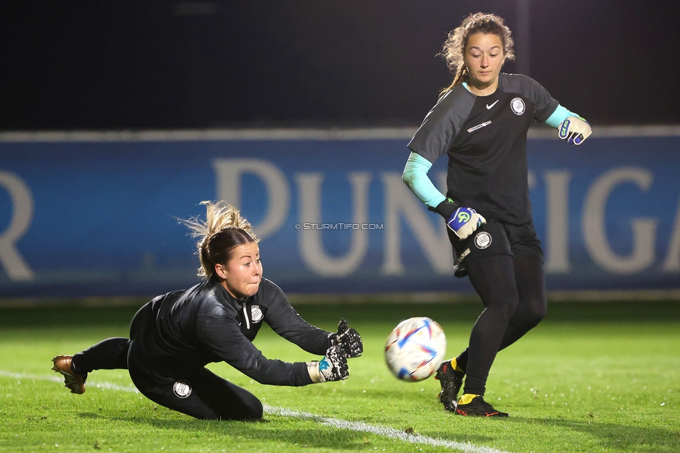 Sturm Damen - St. Poelten
OEFB Frauen Bundesliga, 5. Runde, SK Sturm Graz Damen - SKN St. Poelten, Trainingszentrum Messendorf, 06.10.2023. 

Foto zeigt Mariella El Sherif (Sturm Damen) und Vanessa Gritzner (Sturm Damen)
