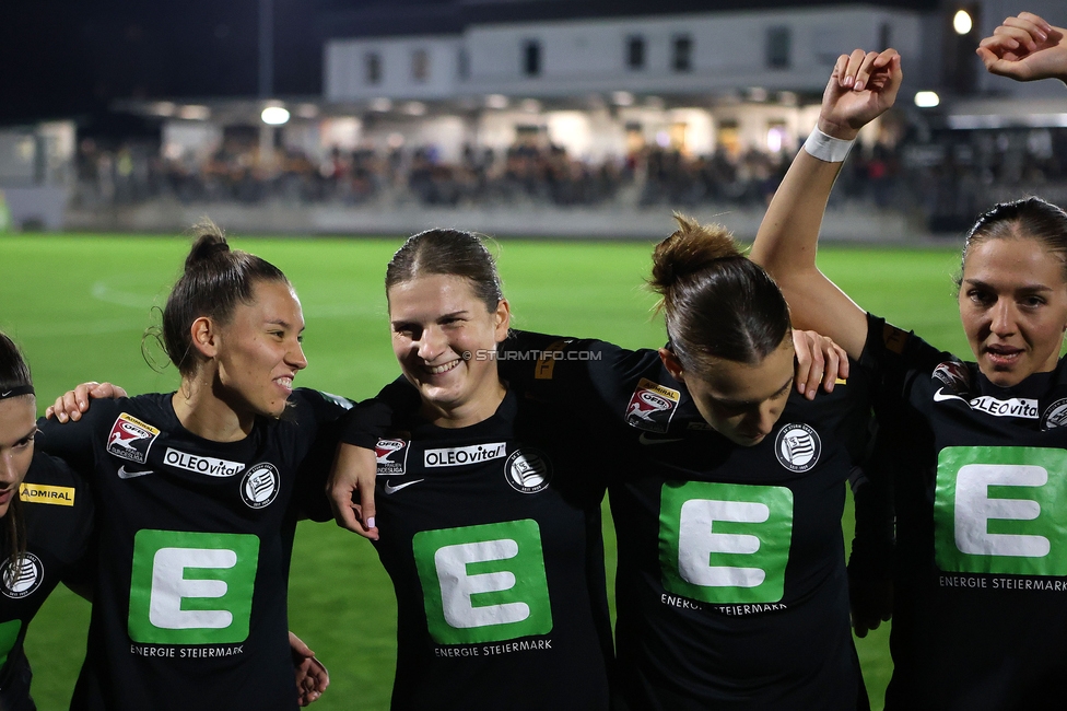 Sturm Damen - St. Poelten
OEFB Frauen Bundesliga, 5. Runde, SK Sturm Graz Damen - SKN St. Poelten, Trainingszentrum Messendorf, 06.10.2023. 

Foto zeigt Stefanie Grossgasteiger (Sturm Damen), Sophie Maierhofer (Sturm Damen), Laura Krumboeck (Sturm Damen) und Modesta Uka (Sturm Damen)
