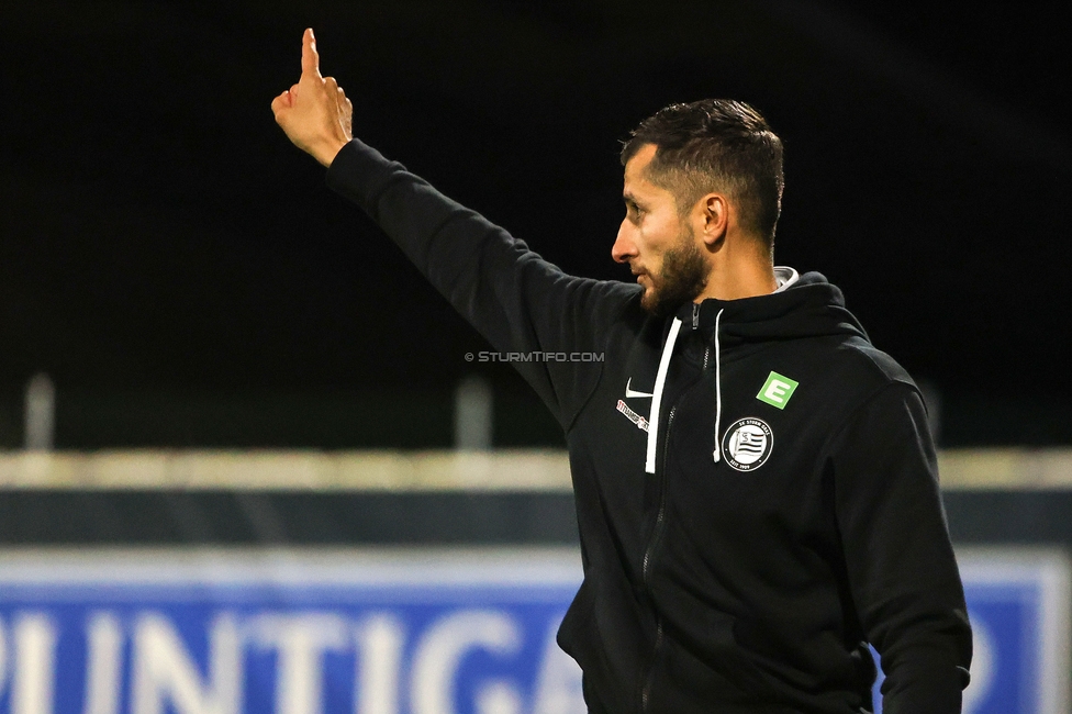 Sturm Damen - St. Poelten
OEFB Frauen Bundesliga, 5. Runde, SK Sturm Graz Damen - SKN St. Poelten, Trainingszentrum Messendorf, 06.10.2023. 

Foto zeigt Sargon Duran (Cheftrainer Sturm Damen)
