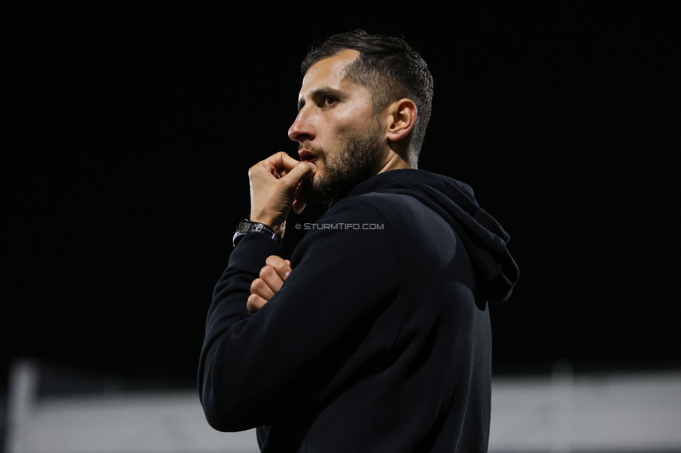 Sturm Damen - St. Poelten
OEFB Frauen Bundesliga, 5. Runde, SK Sturm Graz Damen - SKN St. Poelten, Trainingszentrum Messendorf, 06.10.2023. 

Foto zeigt Sargon Duran (Cheftrainer Sturm Damen)
