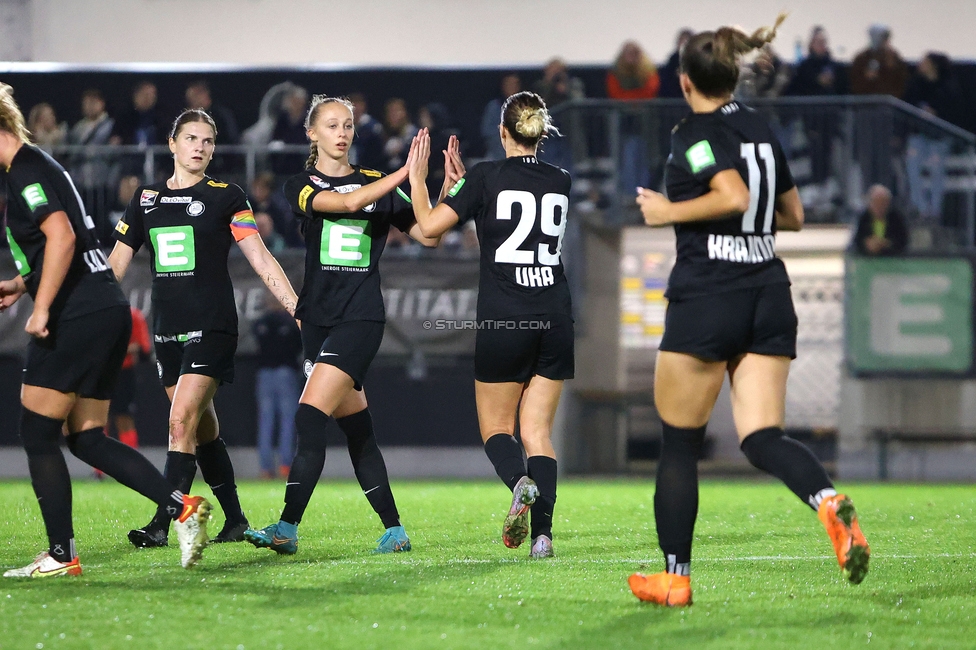 Sturm Damen - St. Poelten
OEFB Frauen Bundesliga, 5. Runde, SK Sturm Graz Damen - SKN St. Poelten, Trainingszentrum Messendorf, 06.10.2023. 

Foto zeigt Christina Gierzinger (Sturm Damen) und Modesta Uka (Sturm Damen)
