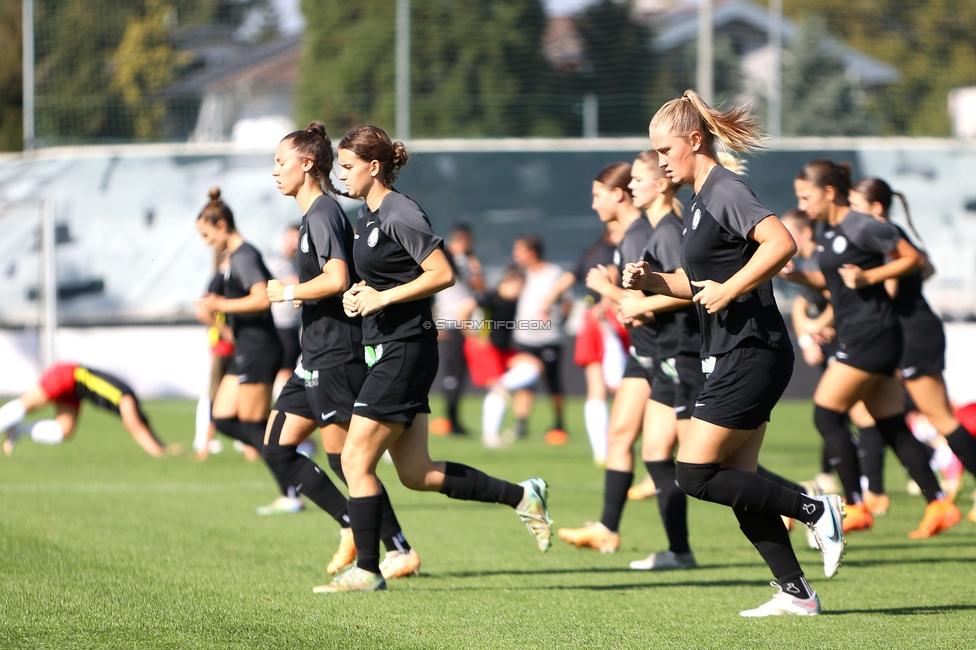 Sturm Damen - Blau Weiss Linz
OEFB Frauen Bundesliga, 6. Runde, SK Sturm Graz Damen - FC Blau Weiss Linz Union Kleinmuenchen, Trainingszentrum Messendorf, 14.10.2023. 

Foto zeigt die Mannschaft der Sturm Damen
