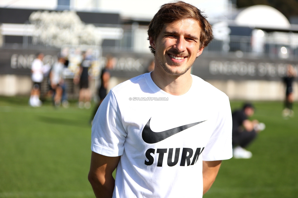 Sturm Damen - Blau Weiss Linz
OEFB Frauen Bundesliga, 6. Runde, SK Sturm Graz Damen - FC Blau Weiss Linz Union Kleinmuenchen, Trainingszentrum Messendorf, 14.10.2023. 

Foto zeigt Matthias Krienzer (Physiotherapeut Sturm Graz)
