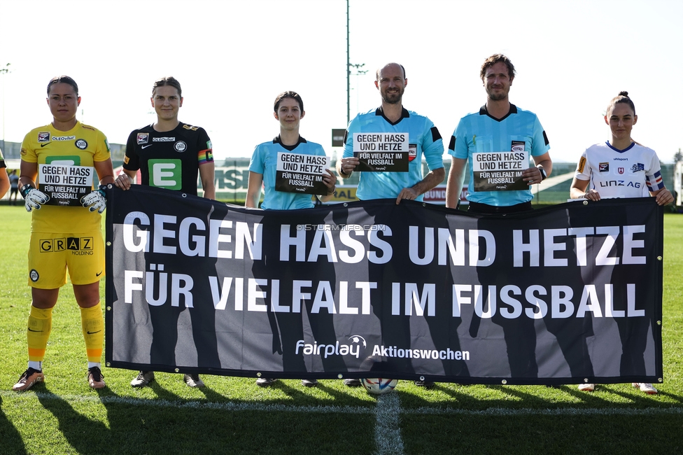 Sturm Damen - Blau Weiss Linz
OEFB Frauen Bundesliga, 6. Runde, SK Sturm Graz Damen - FC Blau Weiss Linz Union Kleinmuenchen, Trainingszentrum Messendorf, 14.10.2023. 

Foto zeigt die Aktion Gegen Hass und Hetze
