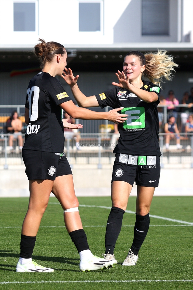 Sturm Damen - Blau Weiss Linz
OEFB Frauen Bundesliga, 6. Runde, SK Sturm Graz Damen - FC Blau Weiss Linz Union Kleinmuenchen, Trainingszentrum Messendorf, 14.10.2023. 

Foto zeigt Laura Krumboeck (Sturm Damen) und Elena Koessler (Sturm Damen)
