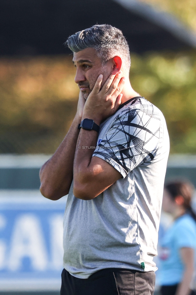 Sturm Damen - Blau Weiss Linz
OEFB Frauen Bundesliga, 6. Runde, SK Sturm Graz Damen - FC Blau Weiss Linz Union Kleinmuenchen, Trainingszentrum Messendorf, 14.10.2023. 

Foto zeigt den Cheftrainer von Blau Weiss Linz
