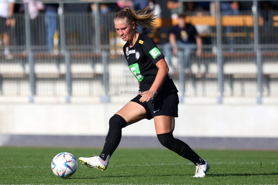 Sturm Damen - Blau Weiss Linz
OEFB Frauen Bundesliga, 6. Runde, SK Sturm Graz Damen - FC Blau Weiss Linz Union Kleinmuenchen, Trainingszentrum Messendorf, 14.10.2023. 

Foto zeigt Laura Lillholm-Petersen (Sturm Damen)
