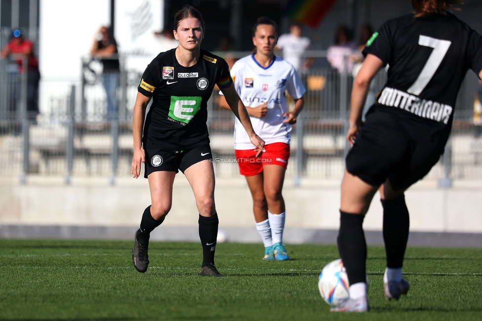 Sturm Damen - Blau Weiss Linz
OEFB Frauen Bundesliga, 6. Runde, SK Sturm Graz Damen - FC Blau Weiss Linz Union Kleinmuenchen, Trainingszentrum Messendorf, 14.10.2023. 

Foto zeigt Sophie Maierhofer (Sturm Damen) und Linda Mittermair (Sturm Damen)
