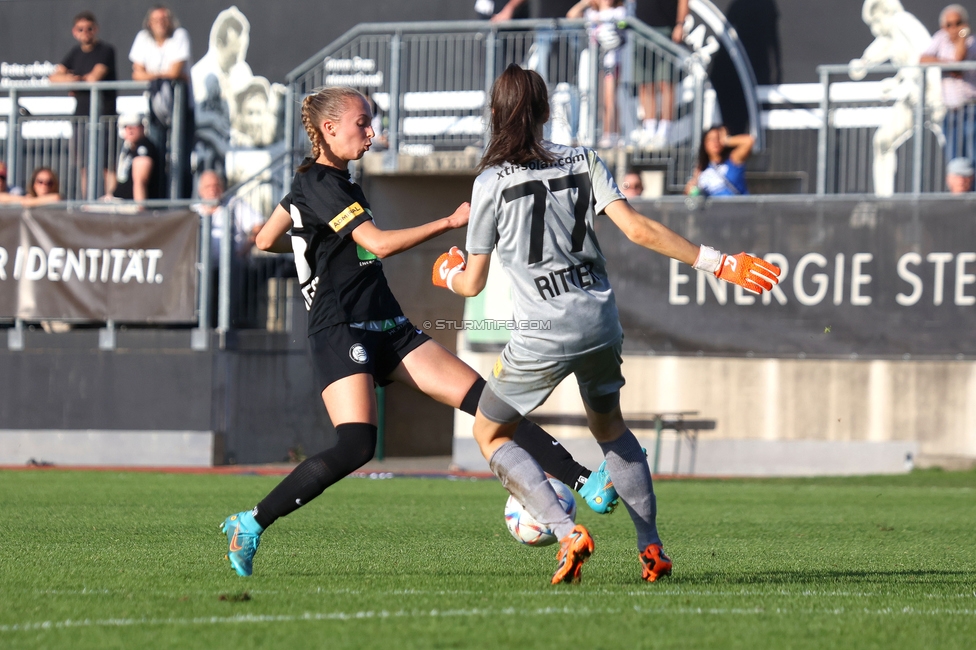 Sturm Damen - Blau Weiss Linz
OEFB Frauen Bundesliga, 6. Runde, SK Sturm Graz Damen - FC Blau Weiss Linz Union Kleinmuenchen, Trainingszentrum Messendorf, 14.10.2023. 

Foto zeigt Christina Gierzinger (Sturm Damen)
