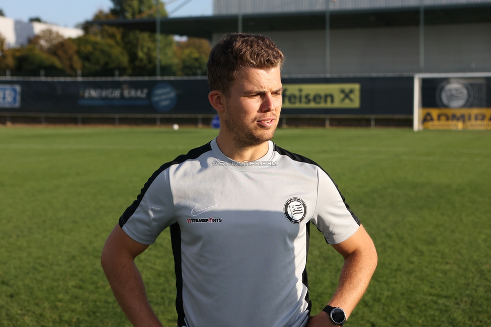 Sturm Damen - Blau Weiss Linz
OEFB Frauen Bundesliga, 6. Runde, SK Sturm Graz Damen - FC Blau Weiss Linz Union Kleinmuenchen, Trainingszentrum Messendorf, 14.10.2023. 

Foto zeigt David Url (Athletiktrainer Sturm Damen)
