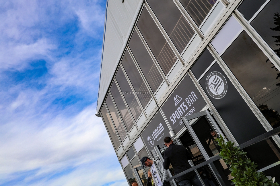 Sturm Graz - Hartberg
Oesterreichische Fussball Bundesliga, 11. Runde, SK Sturm Graz - TSV Hartberg,  Stadion Liebenau Graz, 21.10.2023. 

Foto zeigt die Eroeffnung der Sturm Sportsbar
