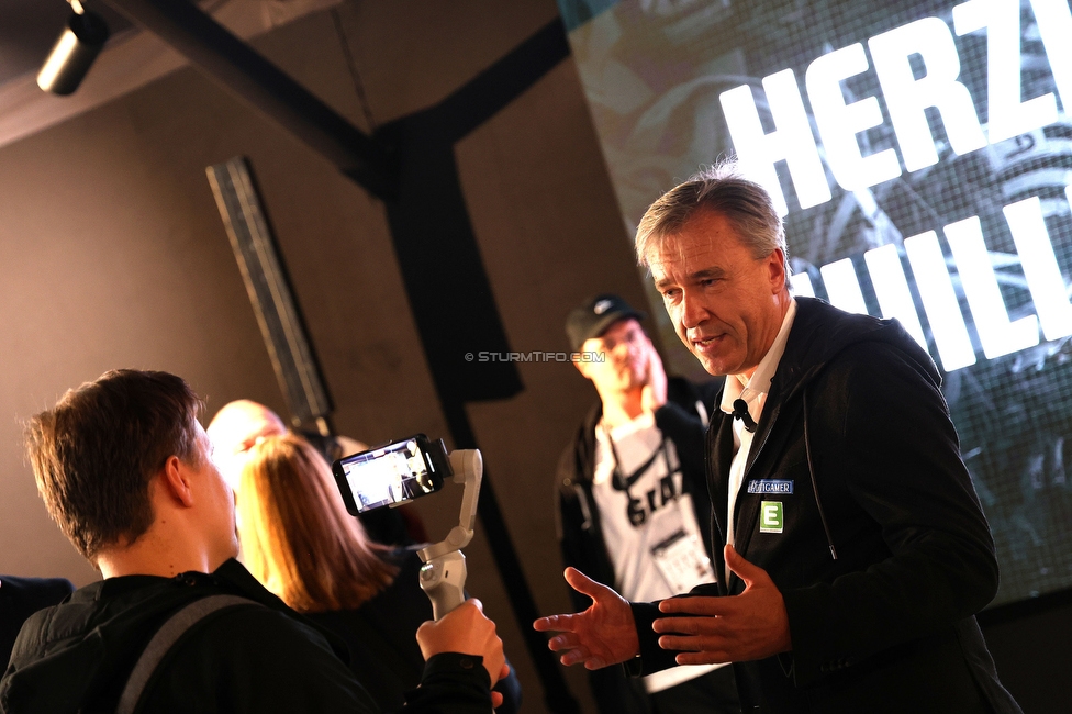 Sturm Graz - Hartberg
Oesterreichische Fussball Bundesliga, 11. Runde, SK Sturm Graz - TSV Hartberg,  Stadion Liebenau Graz, 21.10.2023. 

Foto zeigt die Eroeffnung der Sturm Sportsbar mit Christian Jauk (Praesident Sturm) beim Interview
