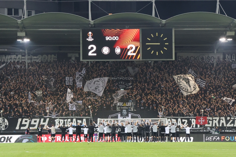 Sturm Graz - Atalanta
UEFA Europa League Gruppenphase 3. Spieltag, SK Sturm Graz - Atalanta Bergamo, Stadion Liebenau Graz, 26.10.2023. 

Foto zeigt die Mannschaft von Sturm und Fans von Sturm
