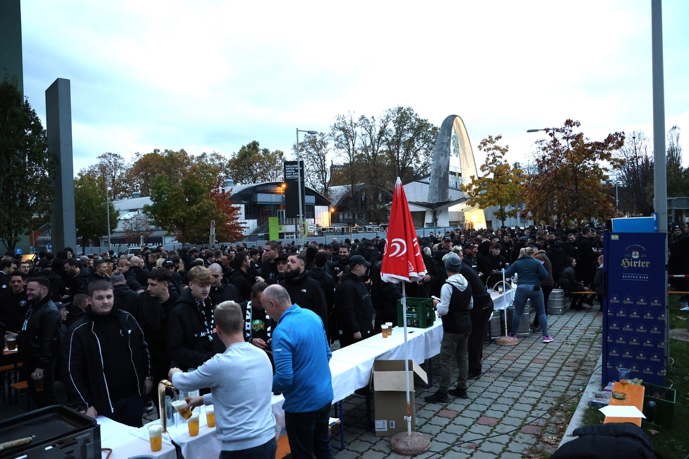 GAK - Sturm Graz
OEFB Cup, 3. Runde, Grazer AK - SK Sturm Graz, Stadion Liebenau Graz, 02.11.2023. 

Foto zeigt Fans von Sturm in der Gruabn
