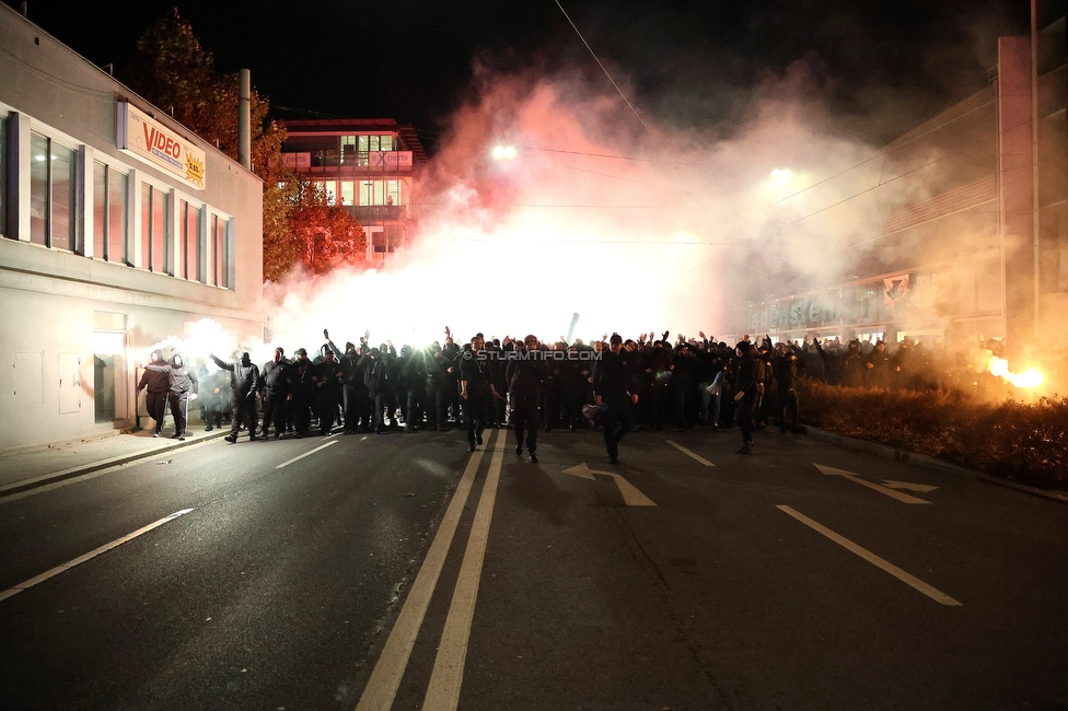 GAK - Sturm Graz
OEFB Cup, 3. Runde, Grazer AK - SK Sturm Graz, Stadion Liebenau Graz, 02.11.2023. 

Foto zeigt Fans von Sturm beim Corteo
