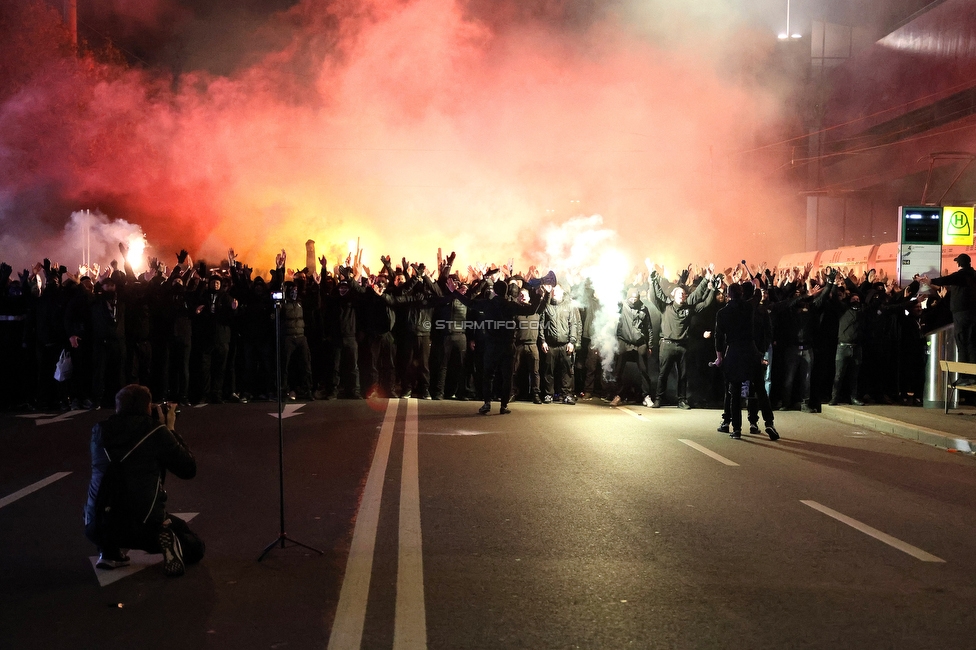 GAK - Sturm Graz
OEFB Cup, 3. Runde, Grazer AK - SK Sturm Graz, Stadion Liebenau Graz, 02.11.2023. 

Foto zeigt Fans von Sturm beim Corteo
