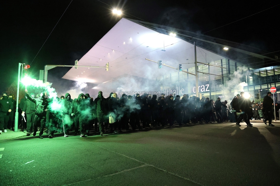 GAK - Sturm Graz
OEFB Cup, 3. Runde, Grazer AK - SK Sturm Graz, Stadion Liebenau Graz, 02.11.2023. 

Foto zeigt Fans von Sturm beim Corteo
