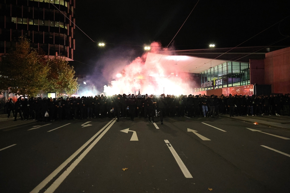 GAK - Sturm Graz
OEFB Cup, 3. Runde, Grazer AK - SK Sturm Graz, Stadion Liebenau Graz, 02.11.2023. 

Foto zeigt Fans von Sturm beim Corteo
