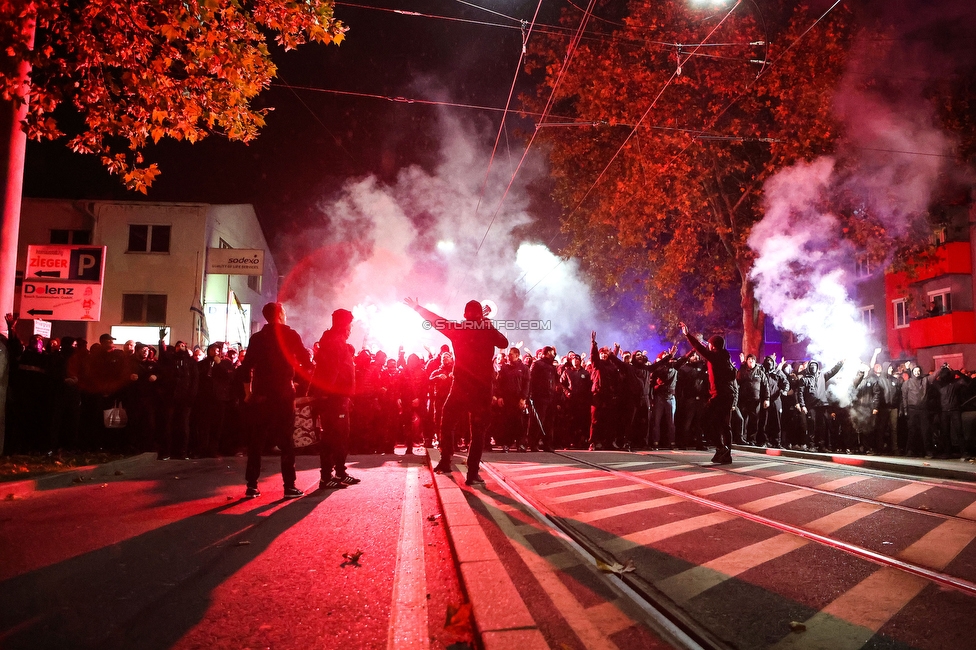 GAK - Sturm Graz
OEFB Cup, 3. Runde, GAK - SK Sturm Graz, Stadion Liebenau Graz, 02.11.2023. 

Foto zeigt Fans von Sturm mit Pyrotechnik
