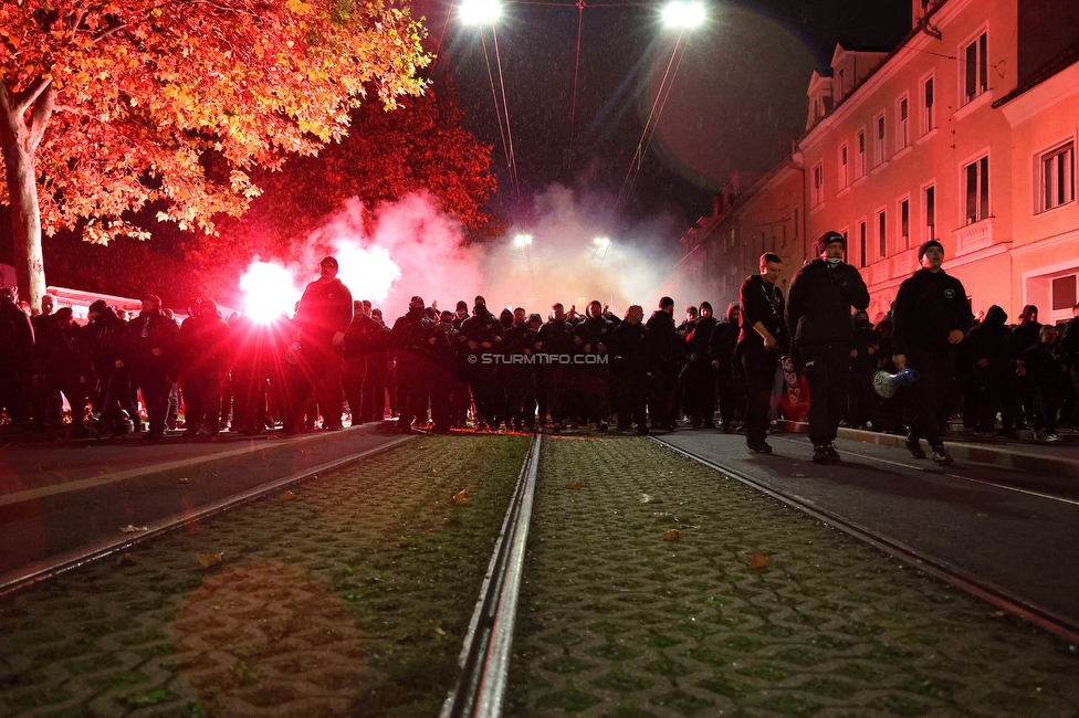 GAK - Sturm Graz
OEFB Cup, 3. Runde, Grazer AK - SK Sturm Graz, Stadion Liebenau Graz, 02.11.2023. 

Foto zeigt Fans von Sturm beim Corteo
