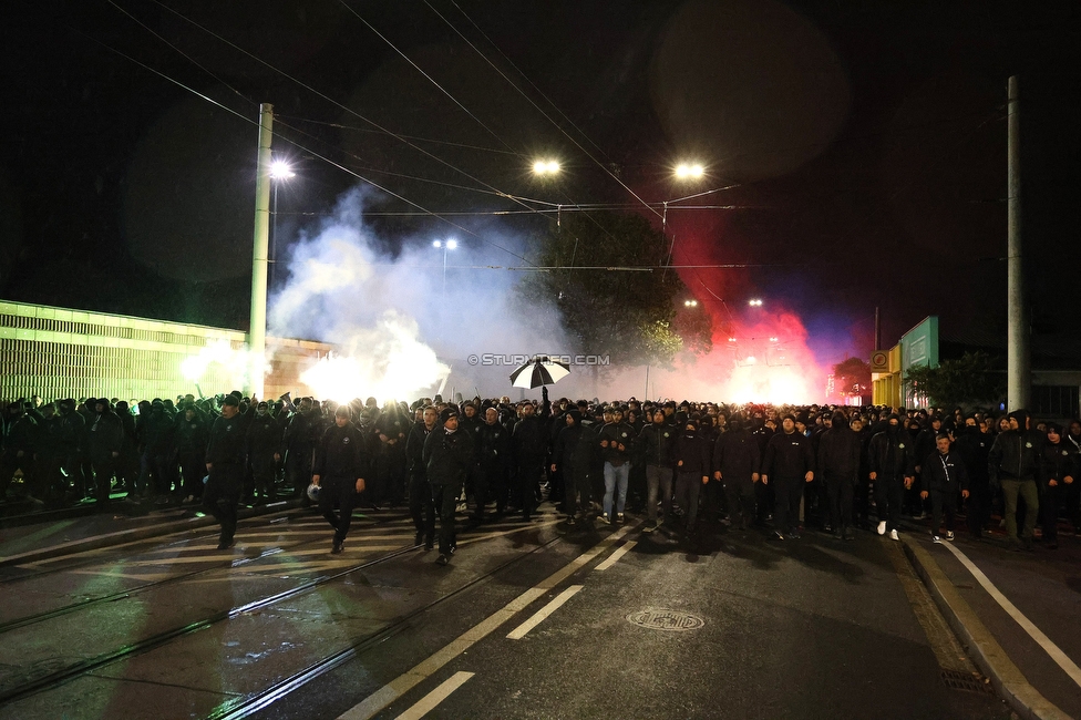 GAK - Sturm Graz
OEFB Cup, 3. Runde, Grazer AK - SK Sturm Graz, Stadion Liebenau Graz, 02.11.2023. 

Foto zeigt Fans von Sturm beim Corteo
