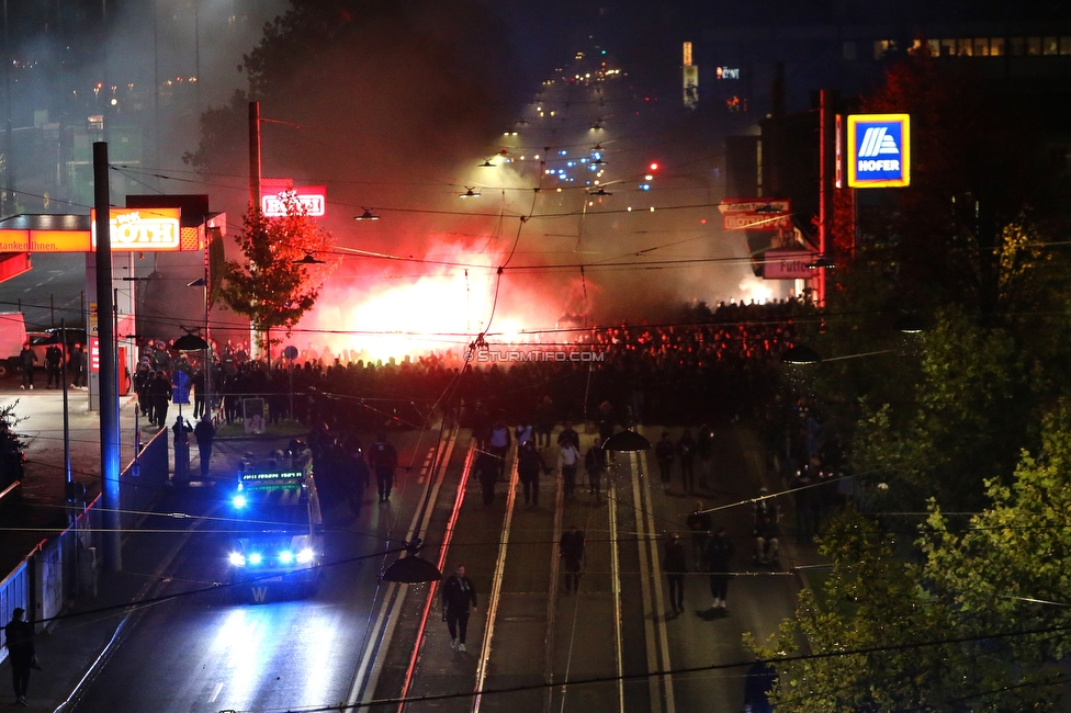 GAK - Sturm Graz
OEFB Cup, 3. Runde, Grazer AK - SK Sturm Graz, Stadion Liebenau Graz, 02.11.2023. 

Foto zeigt Fans von Sturm beim Corteo
