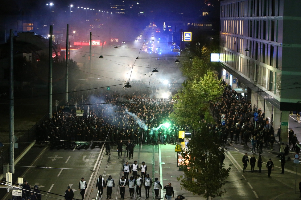 GAK - Sturm Graz
OEFB Cup, 3. Runde, Grazer AK - SK Sturm Graz, Stadion Liebenau Graz, 02.11.2023. 

Foto zeigt Fans von Sturm beim Corteo
