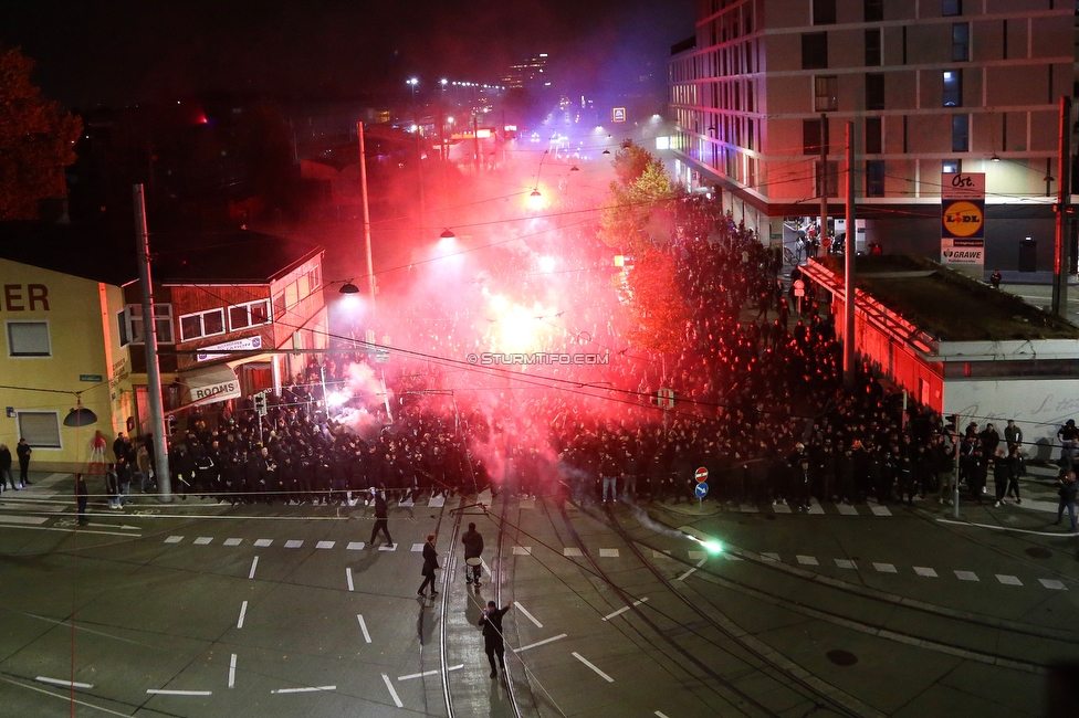 GAK - Sturm Graz
OEFB Cup, 3. Runde, Grazer AK - SK Sturm Graz, Stadion Liebenau Graz, 02.11.2023. 

Foto zeigt Fans von Sturm beim Corteo
