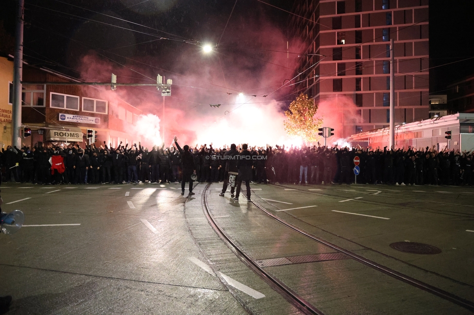 GAK - Sturm Graz
OEFB Cup, 3. Runde, Grazer AK - SK Sturm Graz, Stadion Liebenau Graz, 02.11.2023. 

Foto zeigt Fans von Sturm beim Corteo
