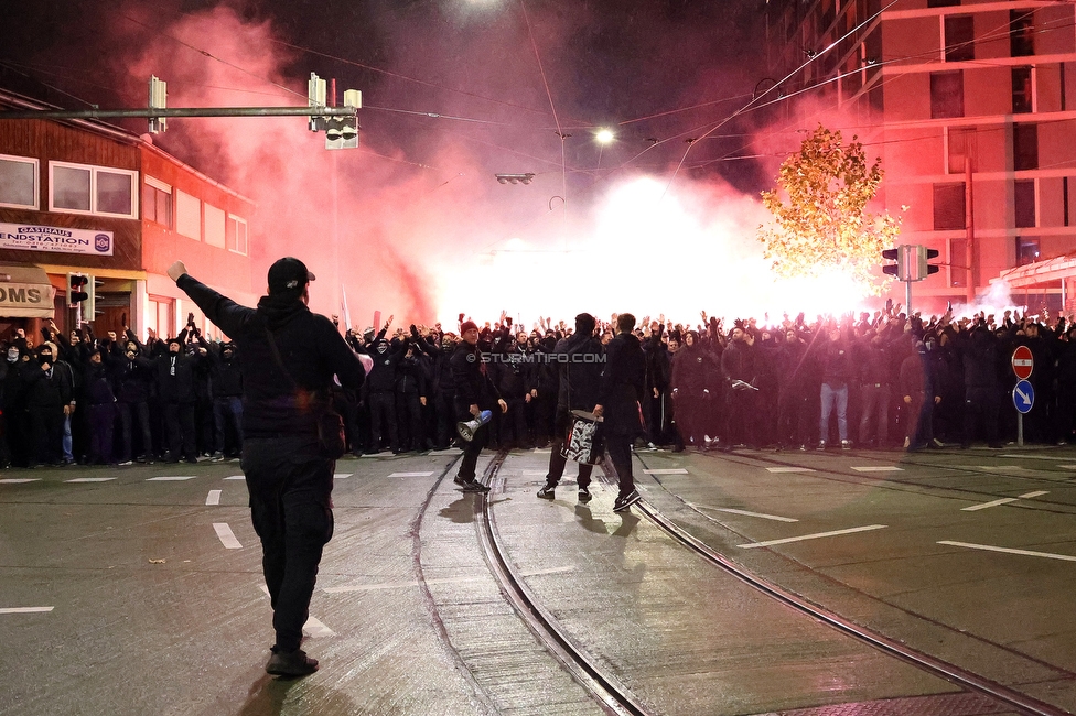 GAK - Sturm Graz
OEFB Cup, 3. Runde, Grazer AK - SK Sturm Graz, Stadion Liebenau Graz, 02.11.2023. 

Foto zeigt Fans von Sturm beim Corteo
