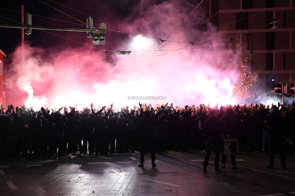 GAK - Sturm Graz
OEFB Cup, 3. Runde, Grazer AK - SK Sturm Graz, Stadion Liebenau Graz, 02.11.2023. 

Foto zeigt Fans von Sturm beim Corteo
