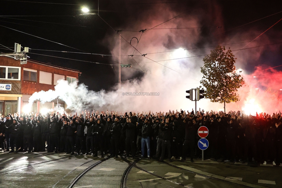 GAK - Sturm Graz
OEFB Cup, 3. Runde, GAK - SK Sturm Graz, Stadion Liebenau Graz, 02.11.2023. 

Foto zeigt Fans von Sturm mit Pyrotechnik
