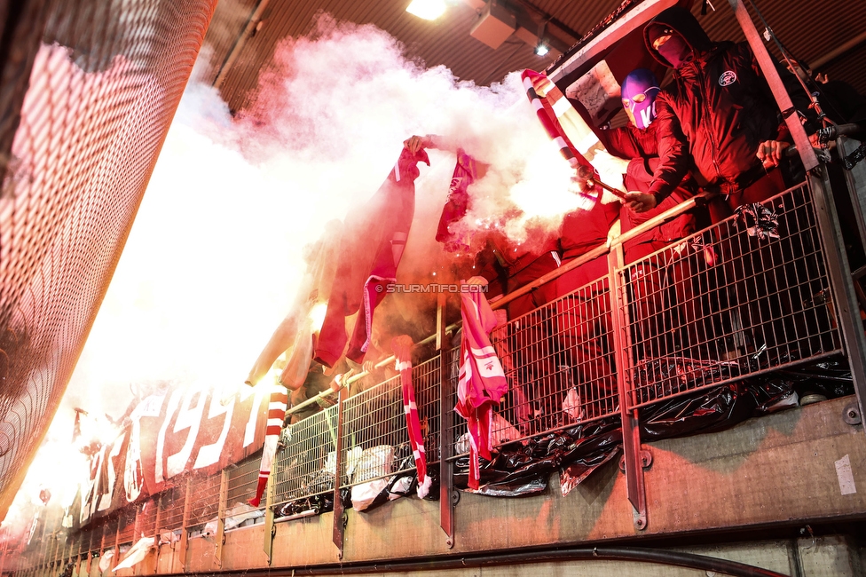 GAK - Sturm Graz
OEFB Cup, 3. Runde, GAK - SK Sturm Graz, Stadion Liebenau Graz, 02.11.2023. 

Foto zeigt Fans von Sturm mit Pyrotechnik
